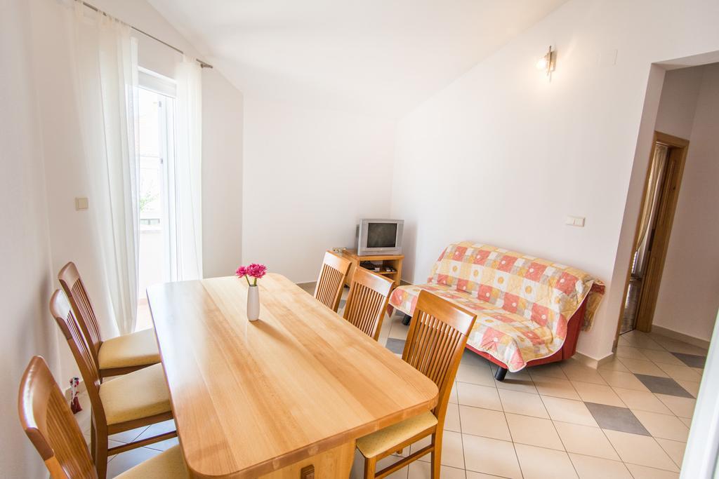 Apartments Basilea Biograd Na Moru Oda fotoğraf